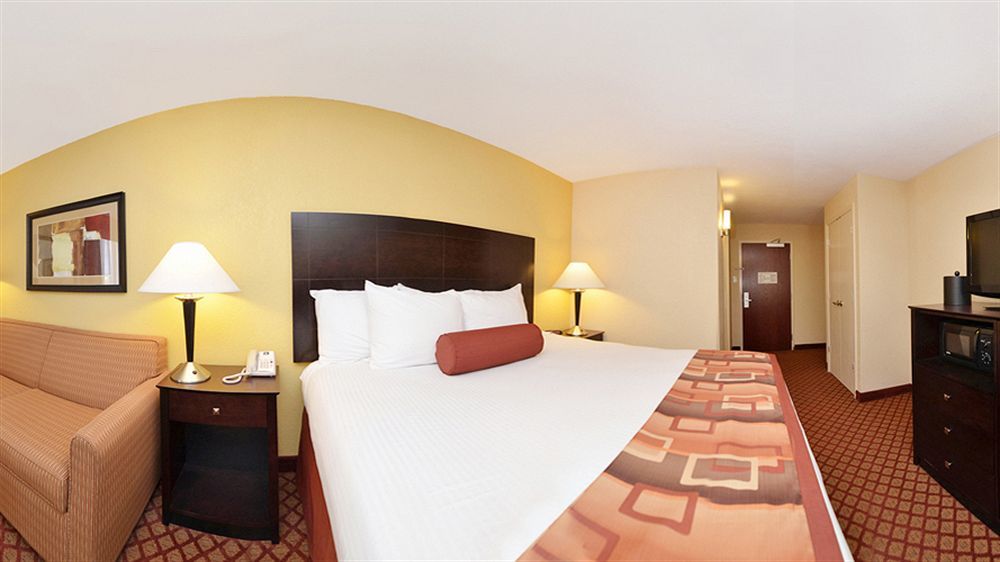 Western Parkway Hotel 3*